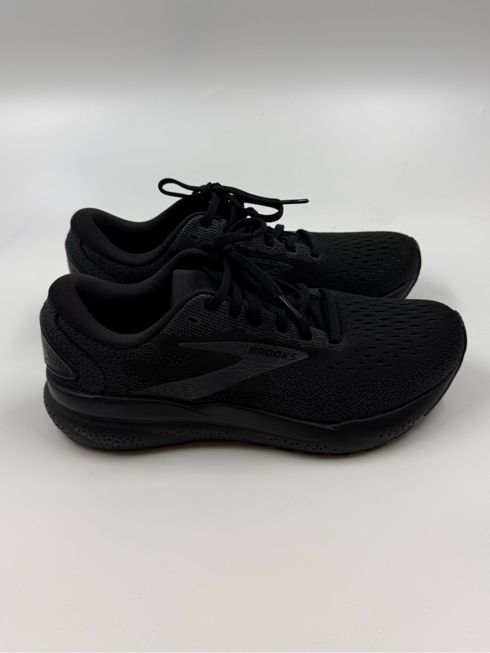 Brooks Ghost 16 Triple Black Woman Running Shoes Size 8.5